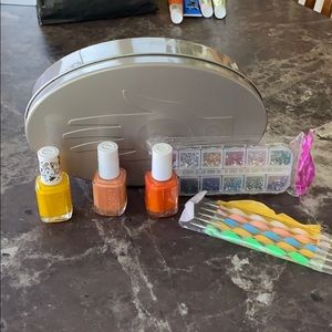 COPY - Essie nail kit with tin